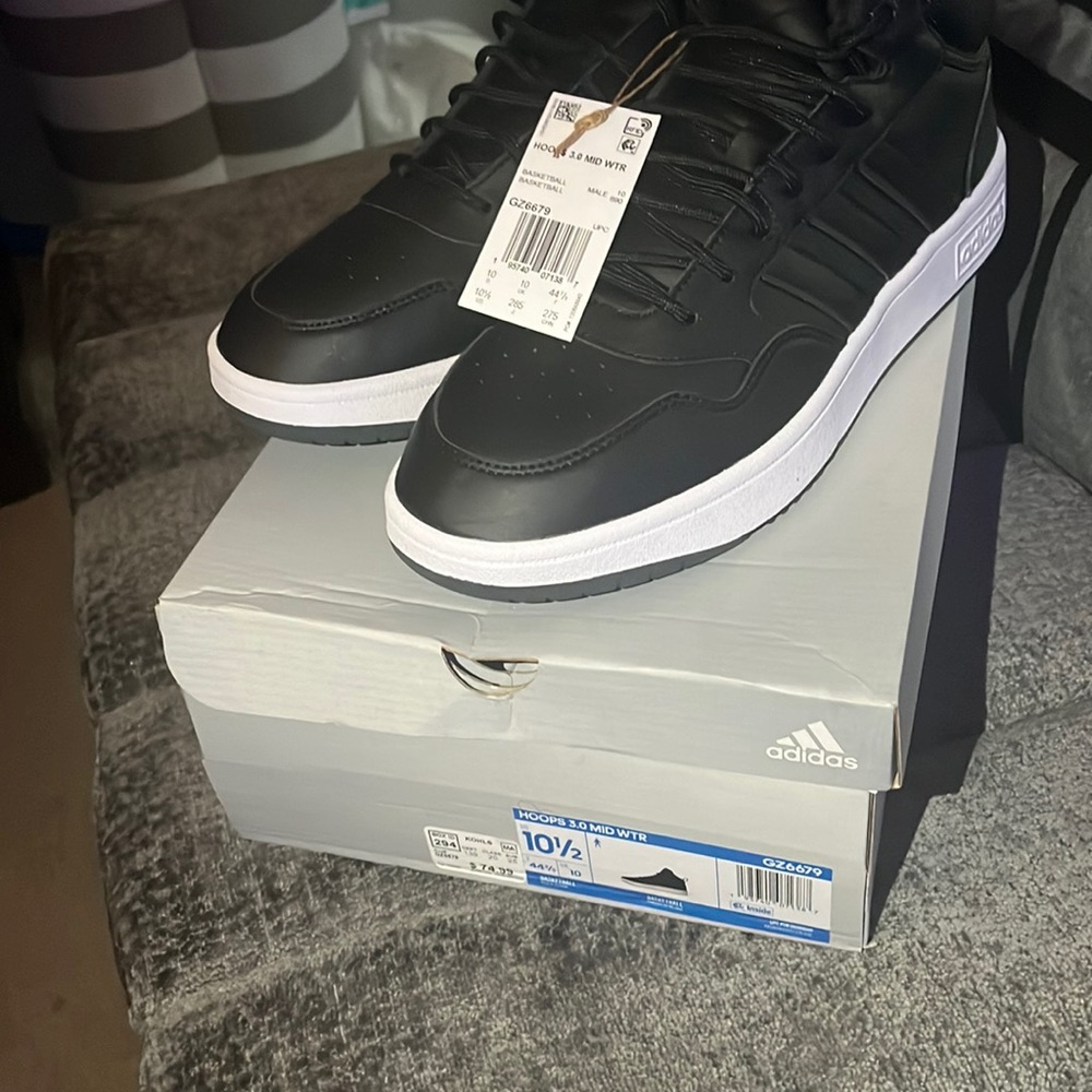 Men’s Black Hightop Adidas Size 10.5